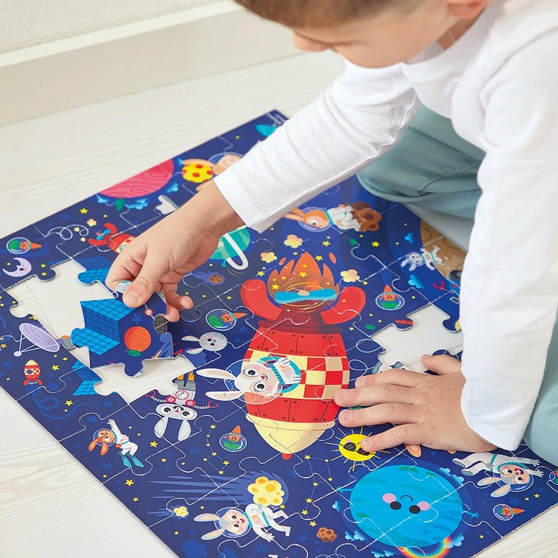 Puzzle dai 5 anni in su da 54 pezzi a tema conigli nello spazio con razzi, astronavi, pianeti e luna, contenuto in una valigetta facile da trasportare